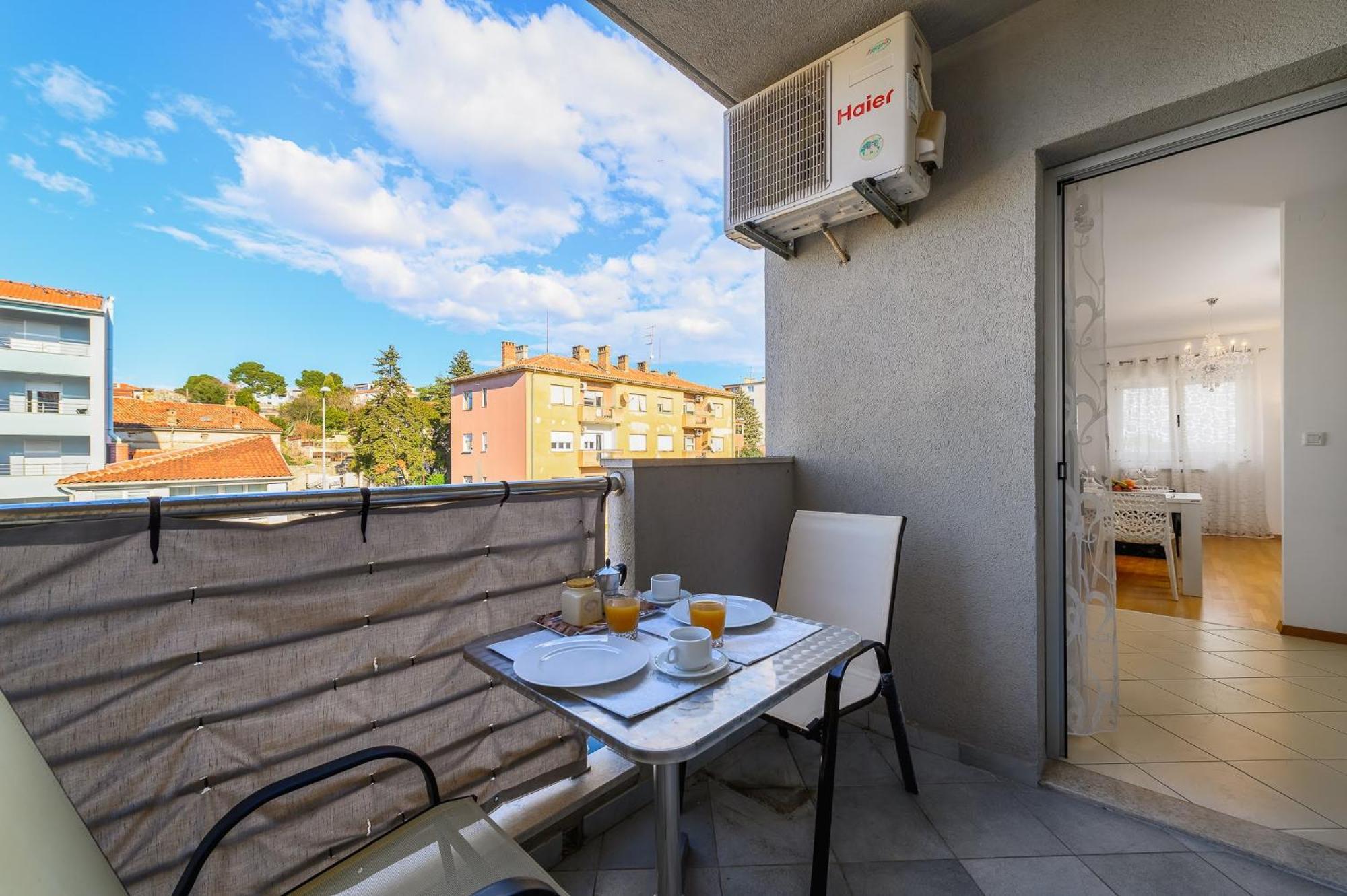 Aureo Apartment Pula Center Kültér fotó